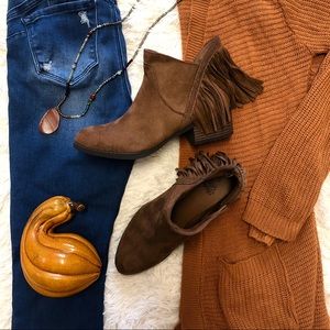Perfect brown suede fringe booties